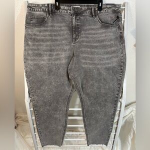 Ava+Viv NWT grey wash denim stretch cutoff ankle jeans, 26W